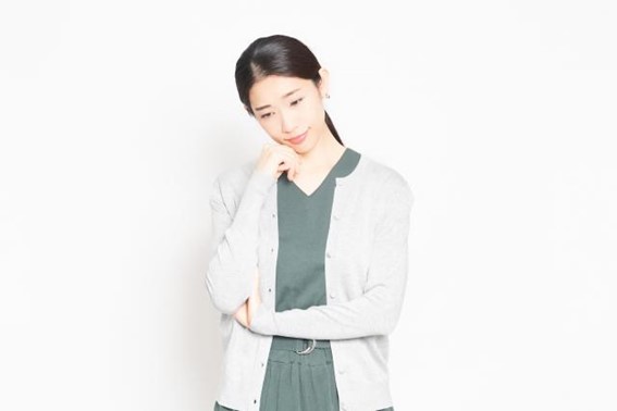 歯で悩む女性